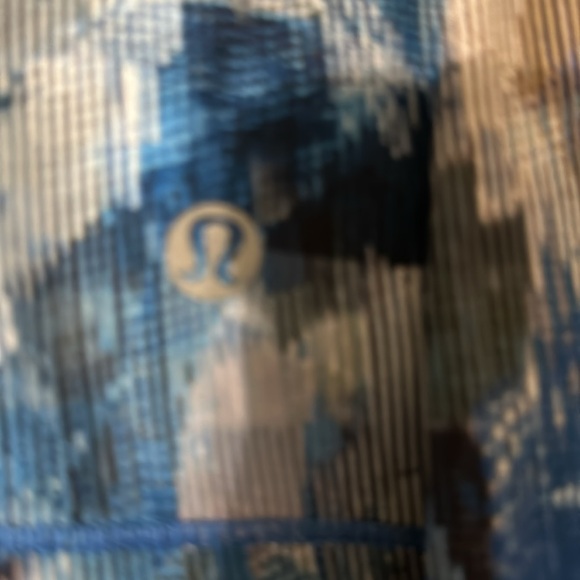 Lululemon reg 2 skort like new side pocket for phone - Picture 4 of 8